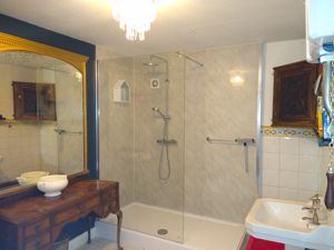 Suite Bathroom - click for photo gallery